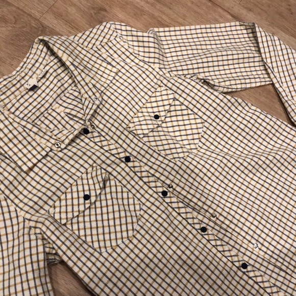 Adorable Roxy button up - Picture 3 of 4